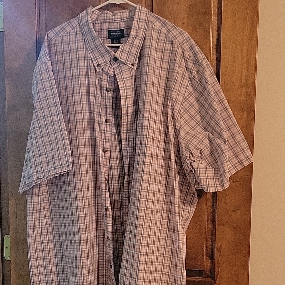Harbor Bay 3XLT grey and pink plaid collared short sleeve button down shirt
